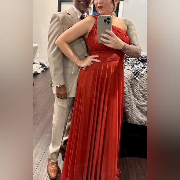 Formal Dress - Picture 4 of 6